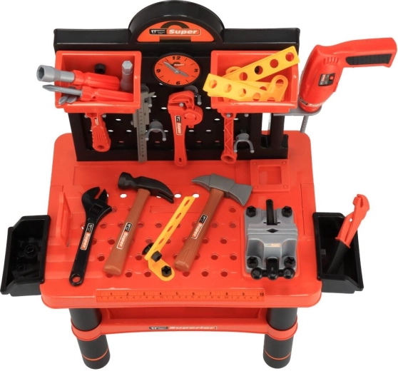 Tavolo pronto al lavoro