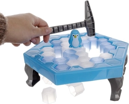 Emozionante gioco di abilità: staccate il ghiaccio, ma non fate cadere il pinguino
