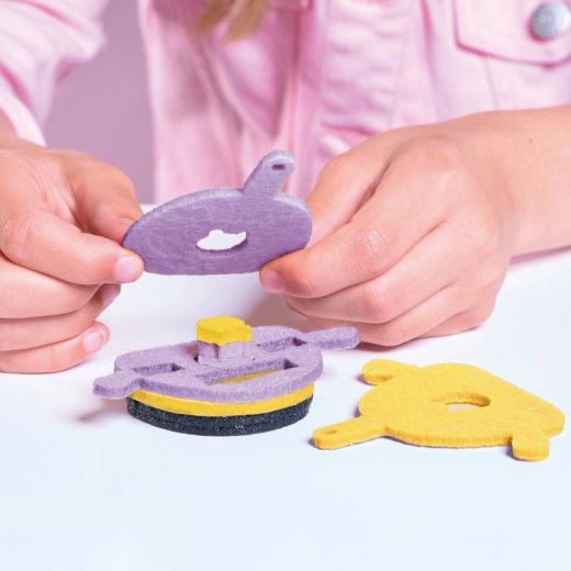 Assemblaggio passo dopo passo per piccoli creativi
