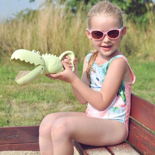 Divertimento nella sabbia e in acqua