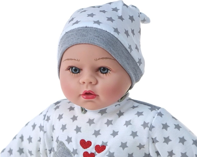 Aspetto realistico e outfit piacevole
