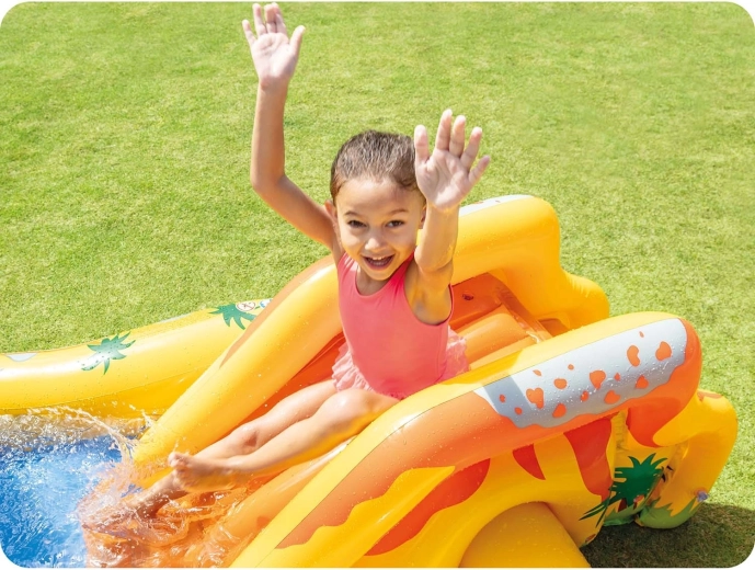 Scivolo morbido nella piscina bassa
