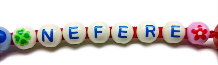 Perline colorate e design giocoso