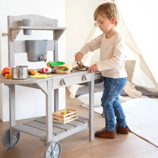 Cucina mobile per giocare ovunque