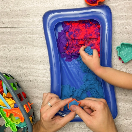 Gioco pulito a casa grazie al vassoio gonfiabile