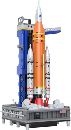 Base espositiva con dettagli strutturali