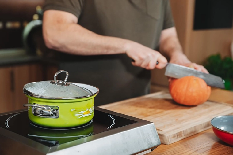 Compatibile con induzione e adatta alla lavastoviglie