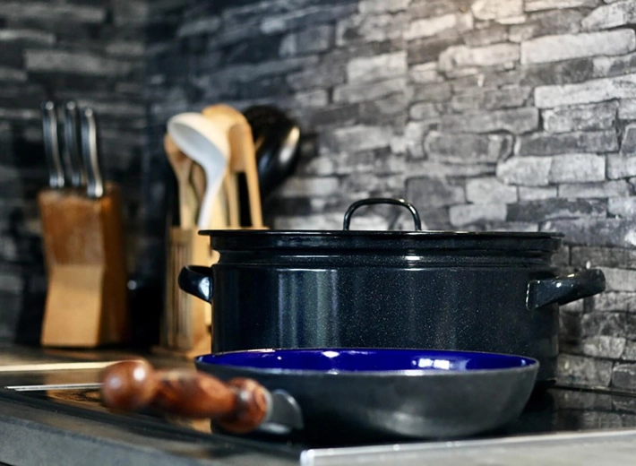 Utilizzo universale su tutti i tipi di piani cottura