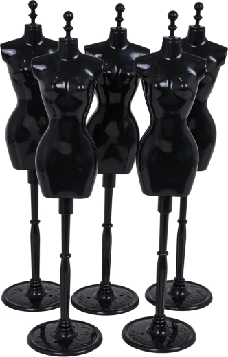 5 manichini e bambola per provare i modelli