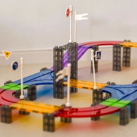 Assemblaggio magnetico senza attrezzi