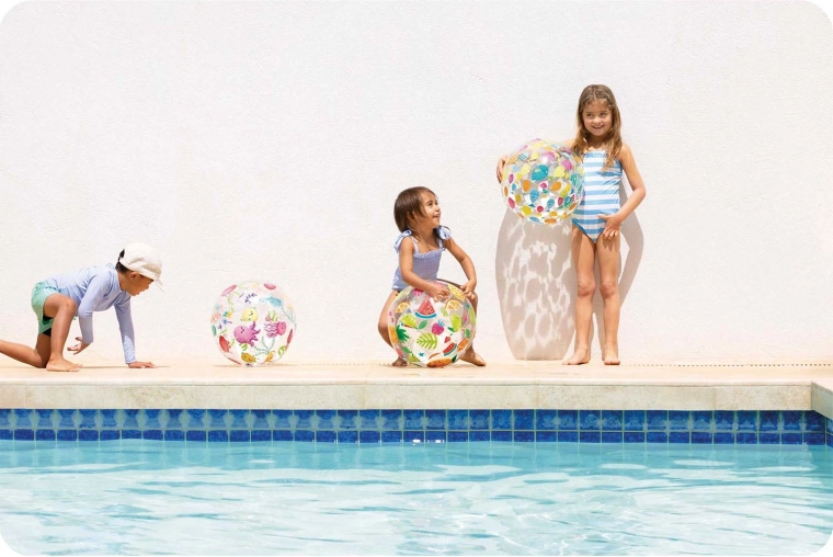 Divertimento in acqua e in spiaggia