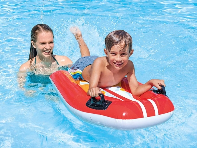 Divertimento in piscina e in vacanza