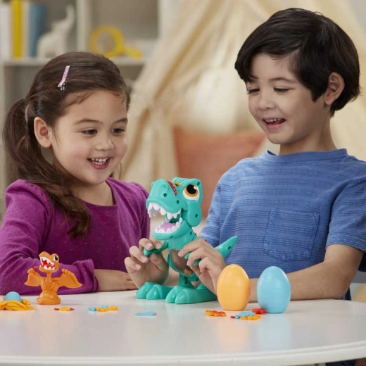 Gioco creativo con i dinosauri