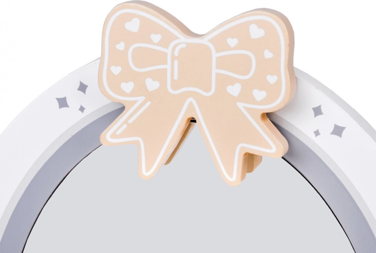 Design incantevole con fiocchetto e specchio