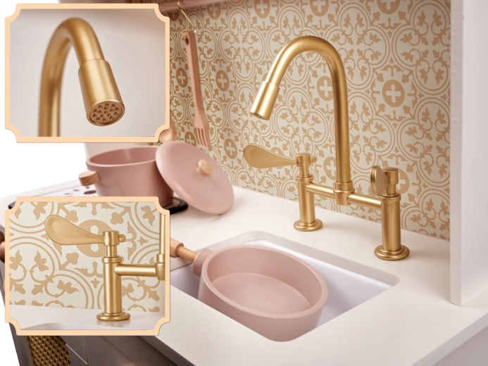 Lavello elegante e rubinetto dorato