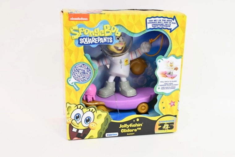 SpongeBob SquarePants figurina Sandy sullo skateboard Jellyfishin’ Gliders