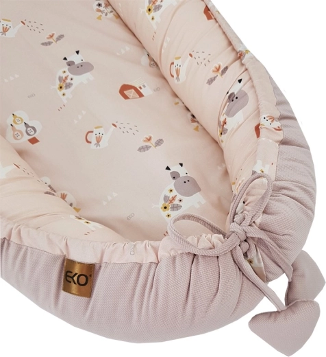 Bordi alti e imbottiti per una sensazione di abbraccio