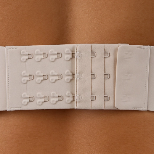 Vestibilità perfetta: spalline regolabili, chiusura ed estensore