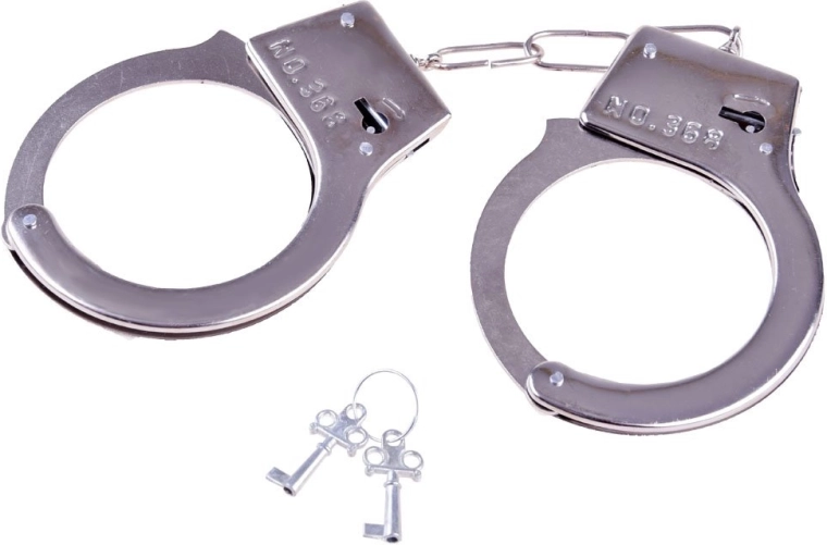2 chiavette nella confezione e collegamento con catena