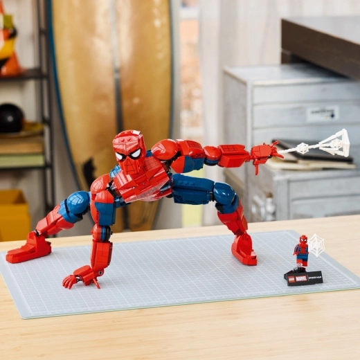 Spider-Man completamente snodabile alto 36 cm