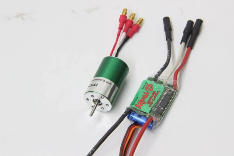 Jamara Mamba brushless sport 1:18
