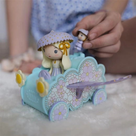 Automobilina nuvola con decoro floreale