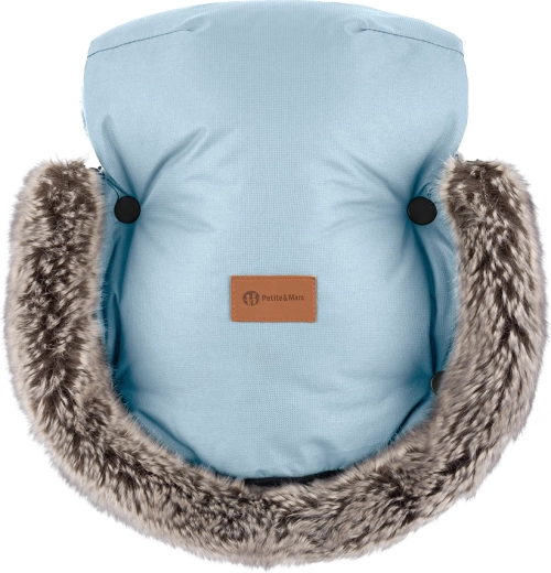 Mani calde sul manico del passeggino