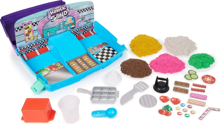 Tanti strumenti e stampi per “piatti” realistici