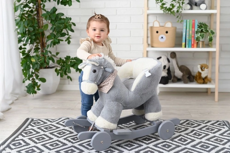 Morbido cavallo in peluche per una cavalcata confortevole