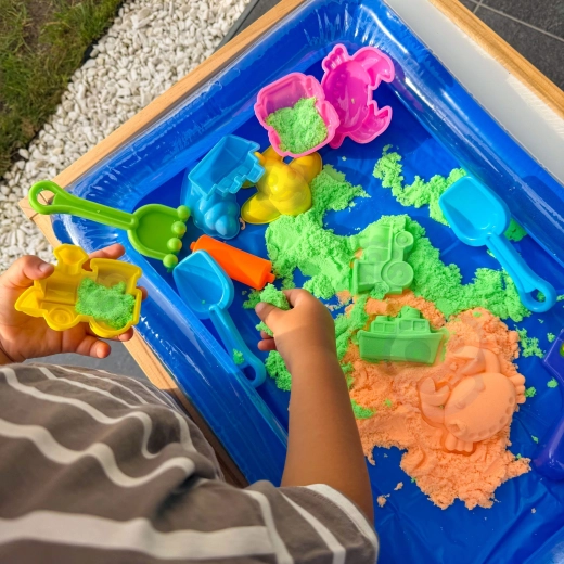Divertimento creativo con stampini e strumenti