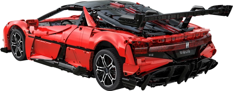 Supercar realistica in scala 1:8