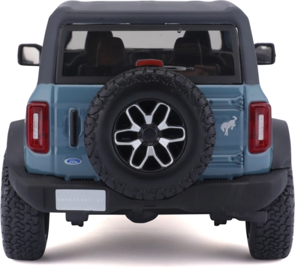 Stile off-road Ford Bronco con ruota di scorta