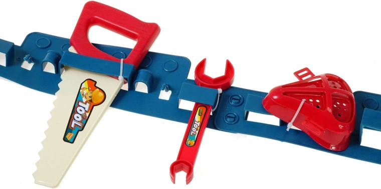 Più tipi di attrezzi in plastica in un unico set