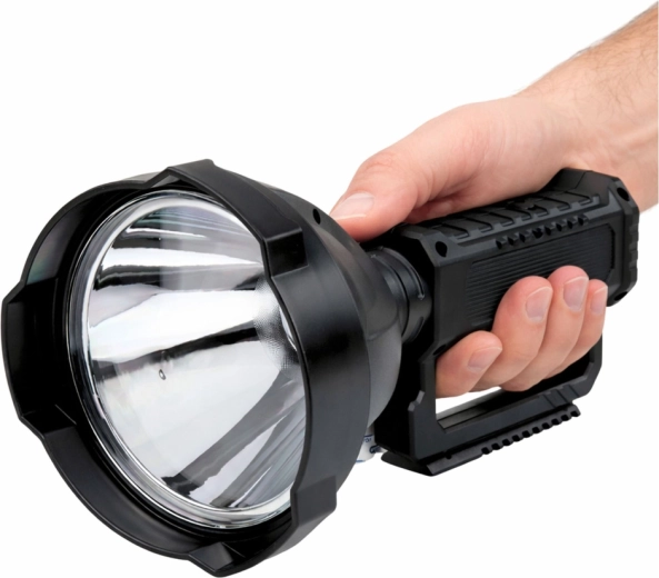 Fascio potente e concentrato per lunga portata