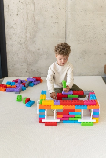 Grandi mattoncini colorati per piccole mani