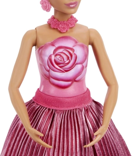 Outfit floreale dettagliato e accessori