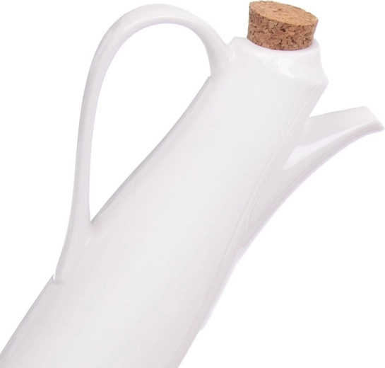 Versatura precisa di olio e aceto