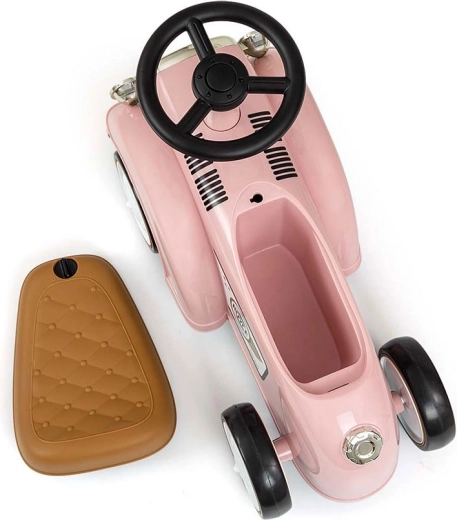 Pratico vano portaoggetti sotto il sedile