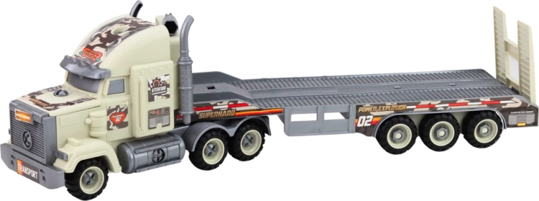 Grande trattore con rimorchio per il trasporto di mezzi