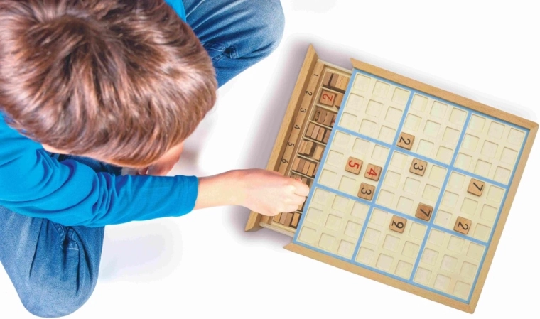 89 tessere da gioco in legno