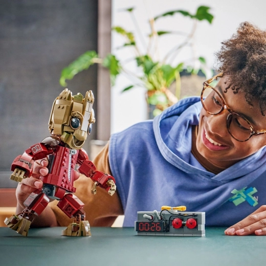 Figura completamente snodabile per pose dinamiche