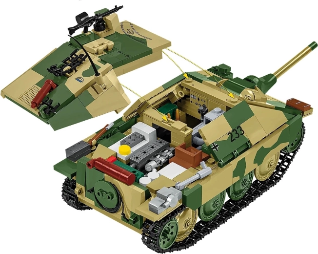 Interni dettagliati con corazza removibile