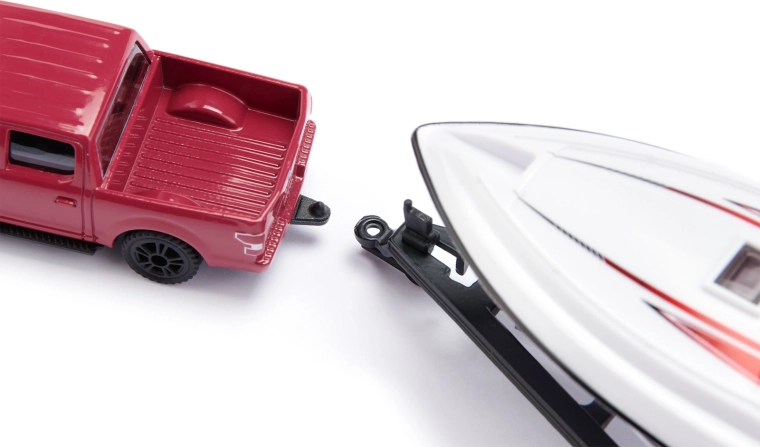 Gancio di traino funzionante e rimorchio stabile a due assi