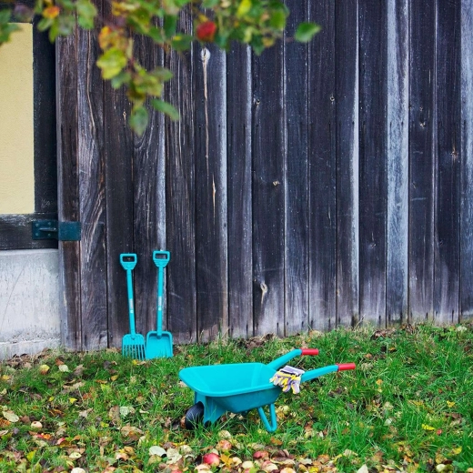 Pala e rastrello per piccoli giardinieri