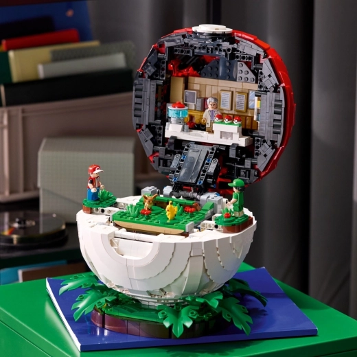Poké Ball apribile con diorama nascosto