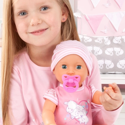 Graziosa bambina con gli occhi che si chiudono
