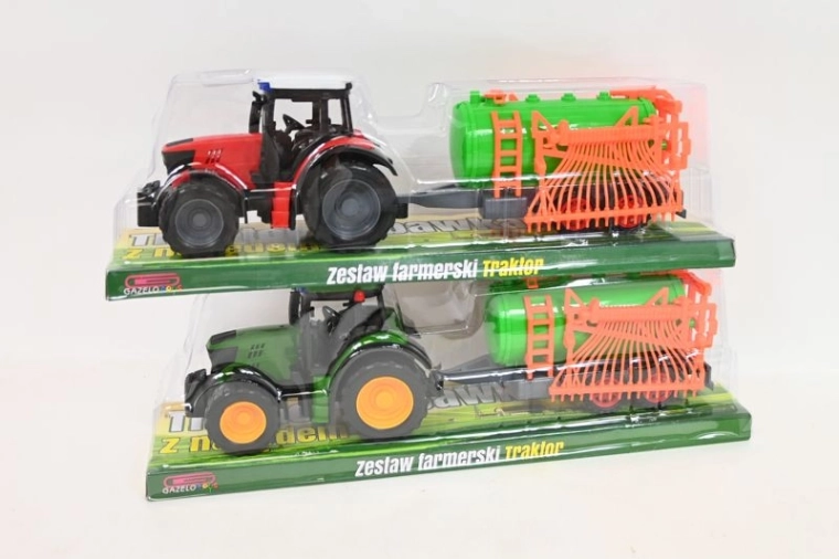 Trattore con macchina agricola
