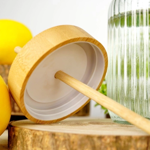 Tappo e cannuccia ecologici in bambù
