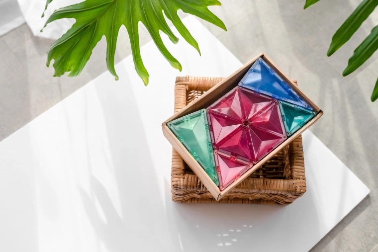 Elementi trasparenti pastello per gioco creativo e apprendimento