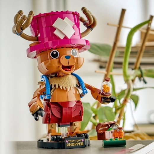 Personaggio di Chopper posizionabile su base da esposizione